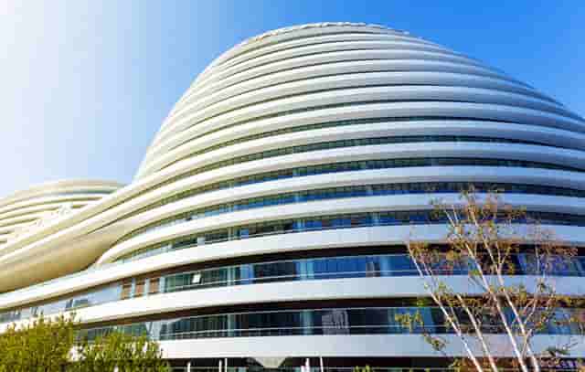 时尚小白鞋搭配技巧(小白衫搭配技巧)